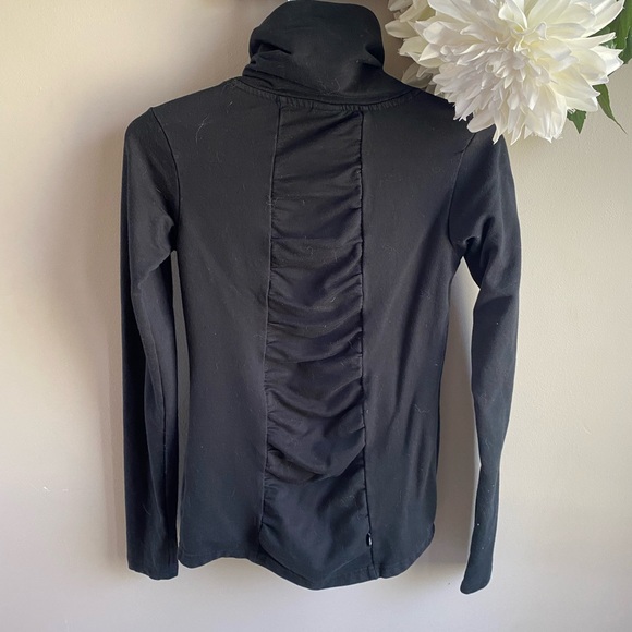 🌸🌸🌸 3/25$ Bench sweater - Picture 3 of 3